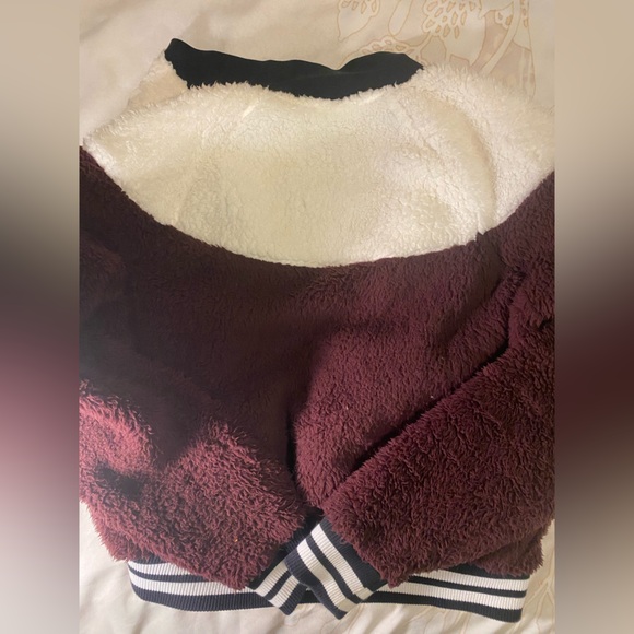 Nike Women's Burgundy Sherpa Jacket - Picture 5 of 5